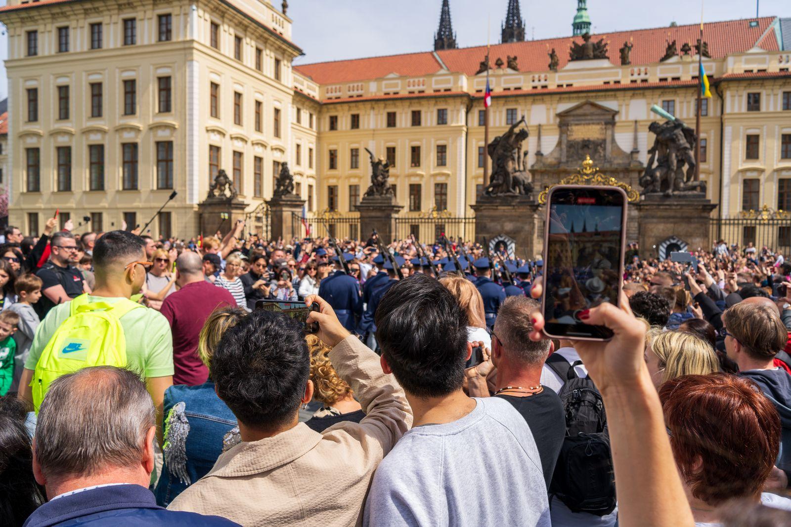 A tide of visitors filing toward Prague Castle